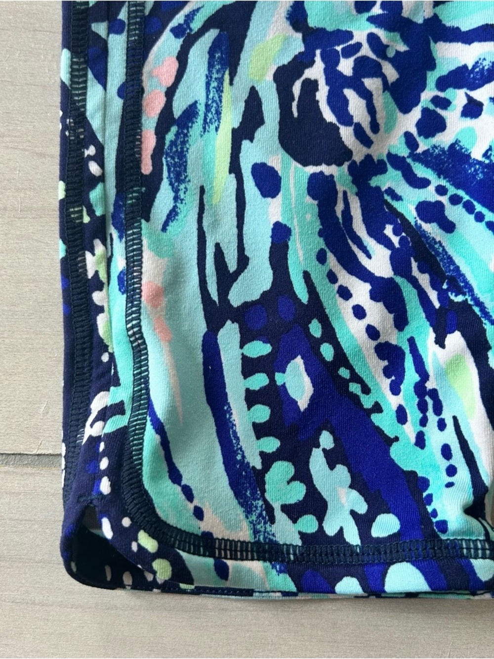 Lilly Pulitzer Luxletic Blue Coral Print 21" Cropped Activewear Leggings - Picture 3 of 6